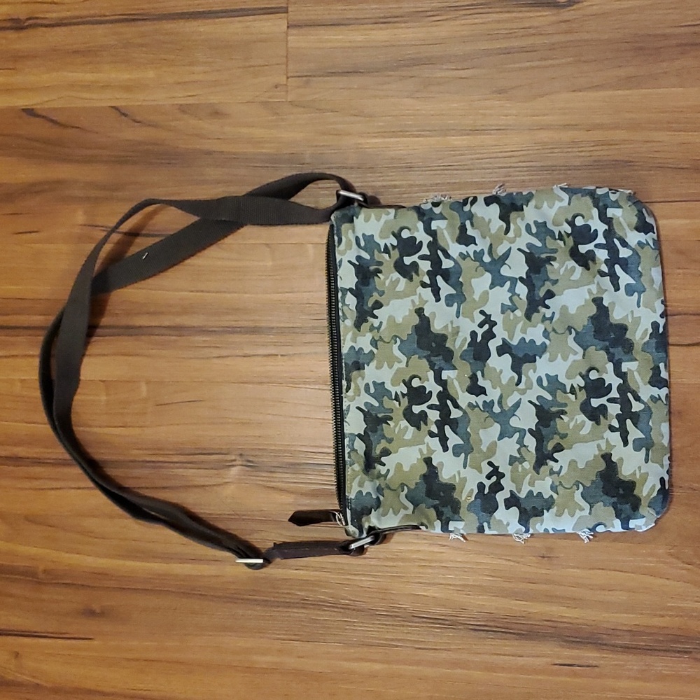 Bella Taylor purse - Picture 2 of 9